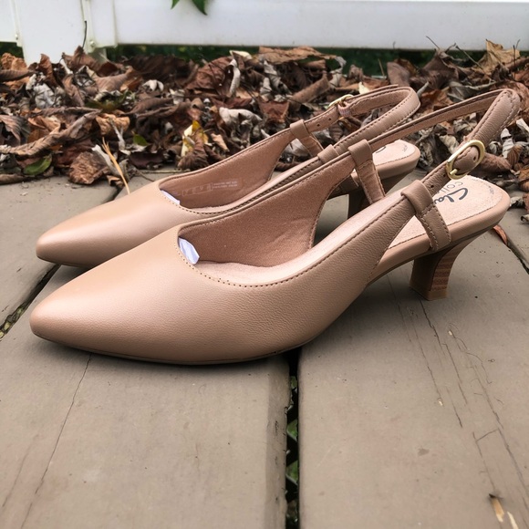 Clarks Kepley Lane Warm Beige Nude Leather Slingback Pointed Toe Pumps - Picture 3 of 8